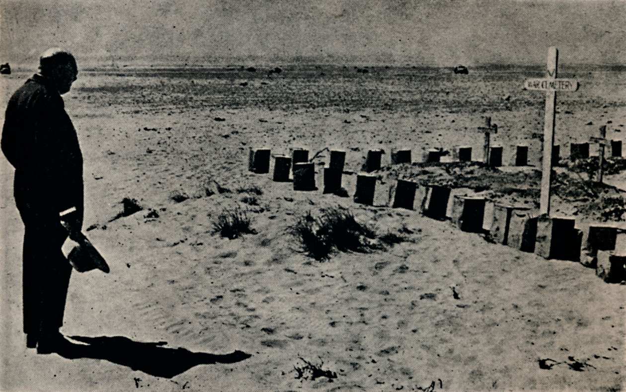 エジプトの戦場墓地で、1942年、1945年。 作： 不明