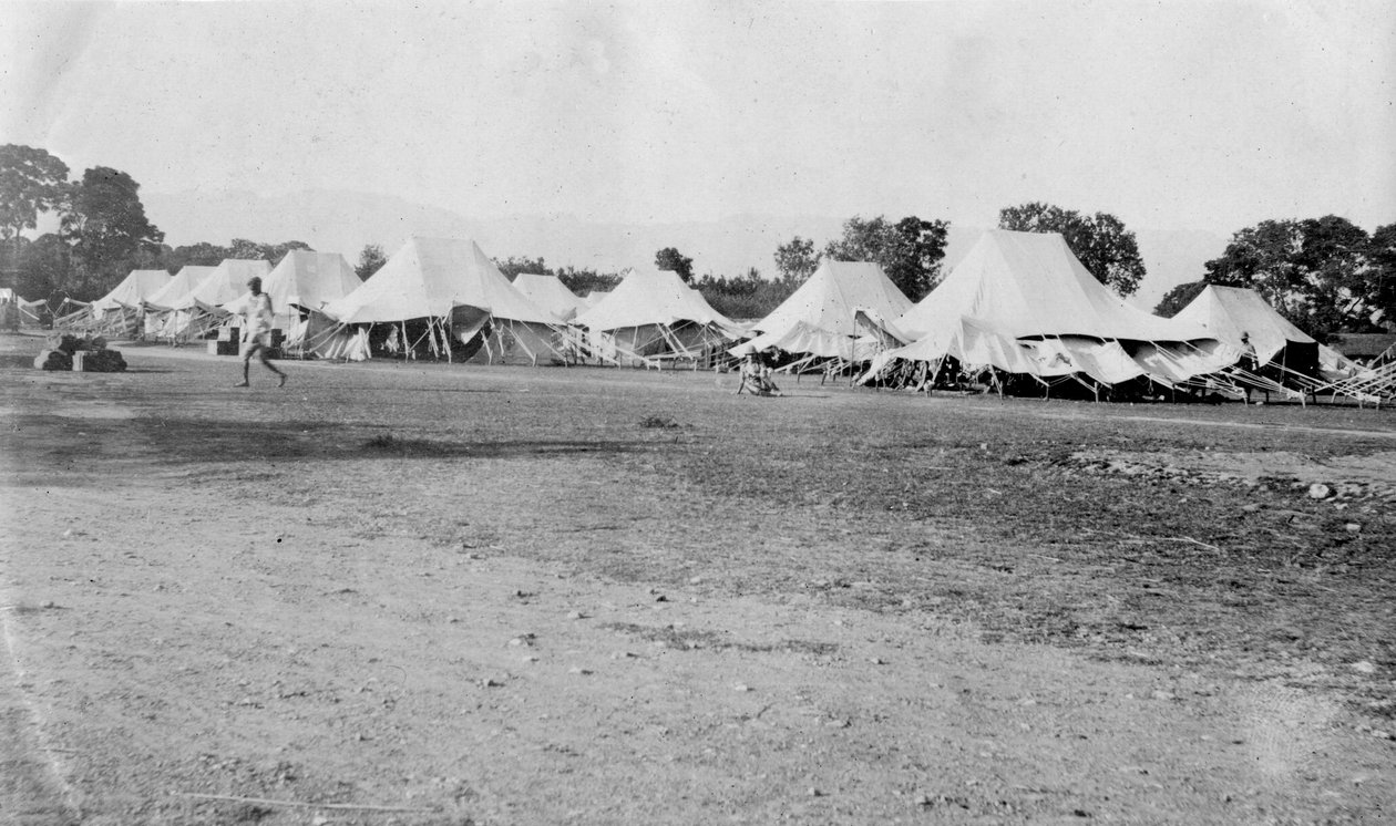 イギリス陸軍の野営地、インド、デラダン、1917年 作： 不明