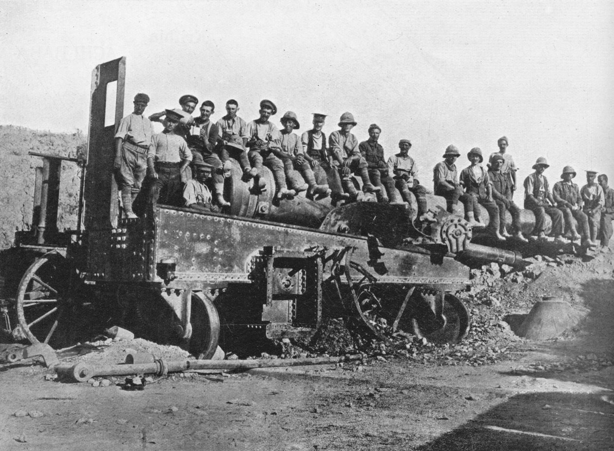 大破したトルコの銃を持ったイギリス兵、1915年 作： 不明
