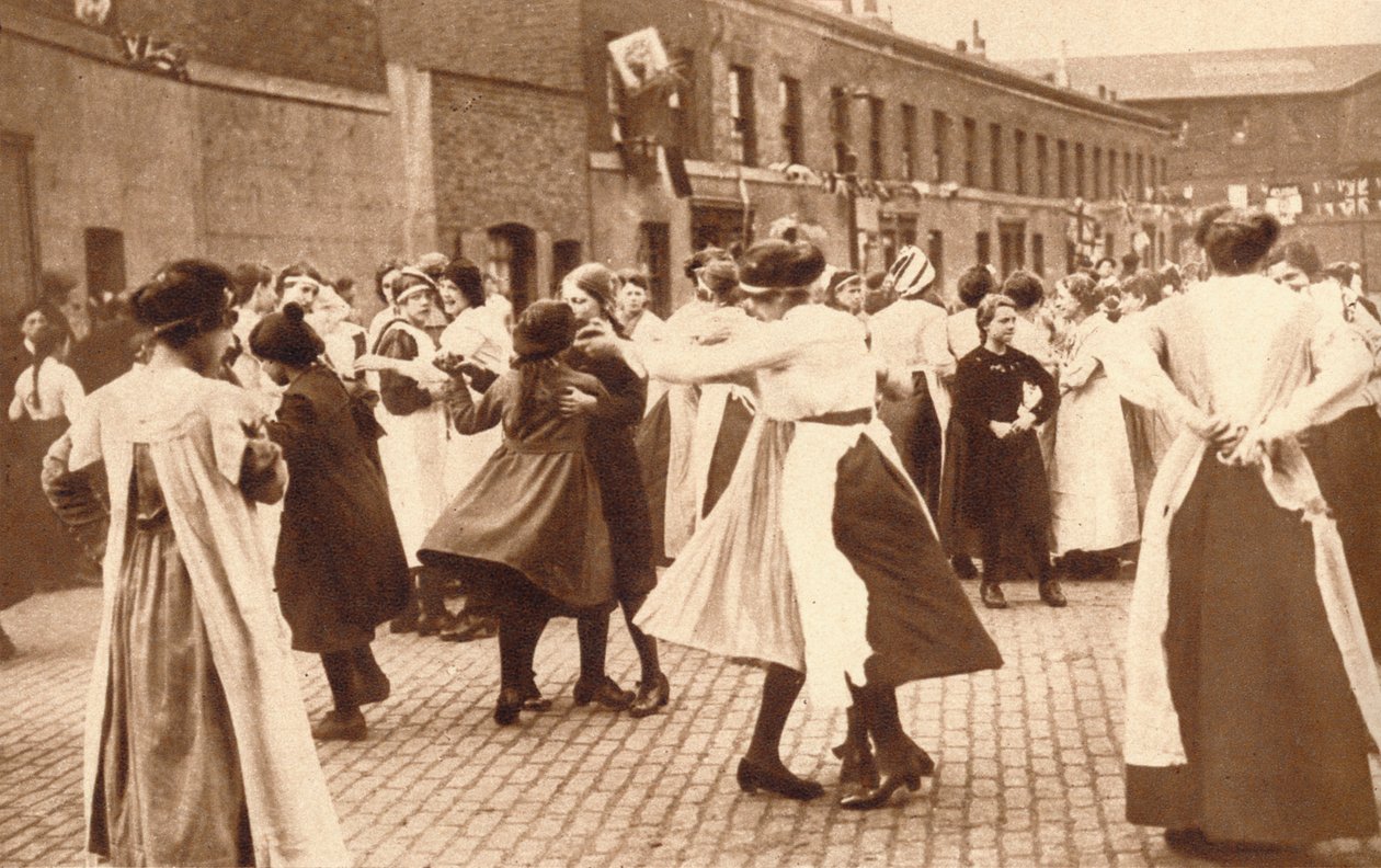 ダンスは戦争の終焉を祝う、1918 1935 作： 不明