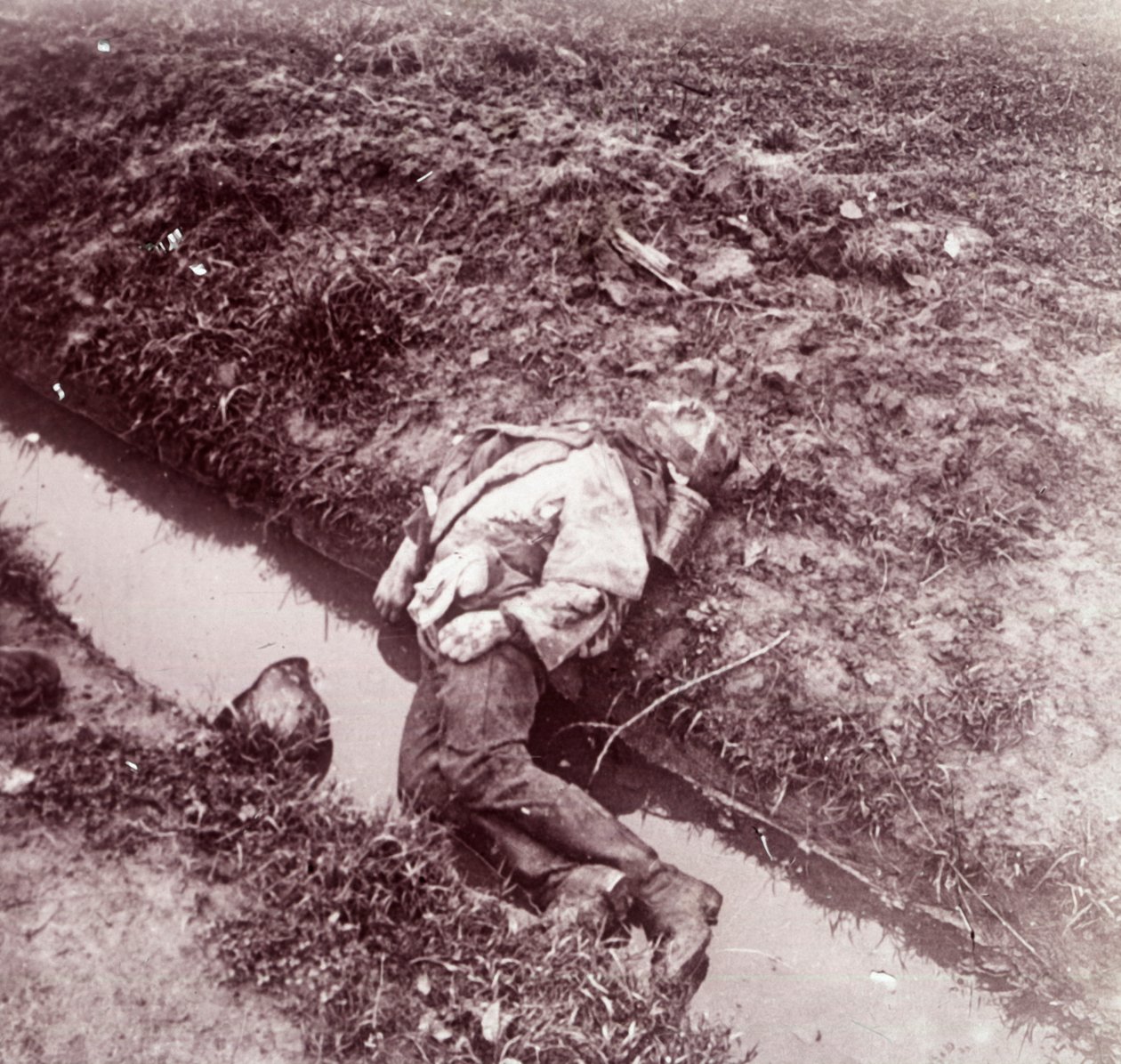 死んだドイツの兵士、イープル、フランダース、ベルギー、c1914-c1918 作： 不明