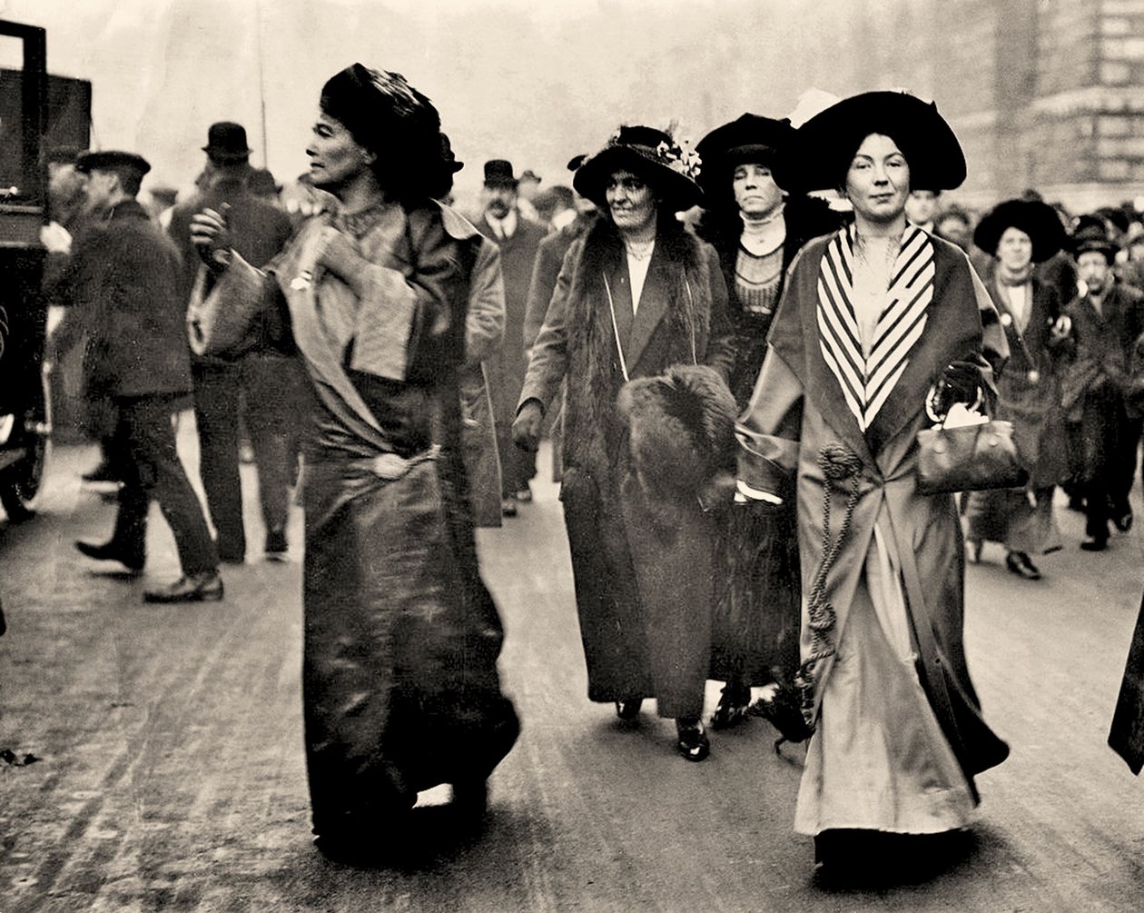 1908年頃のエメリン・ペシック・ローレンスとクリスタベル・パンクハースト（写真 作： 不明