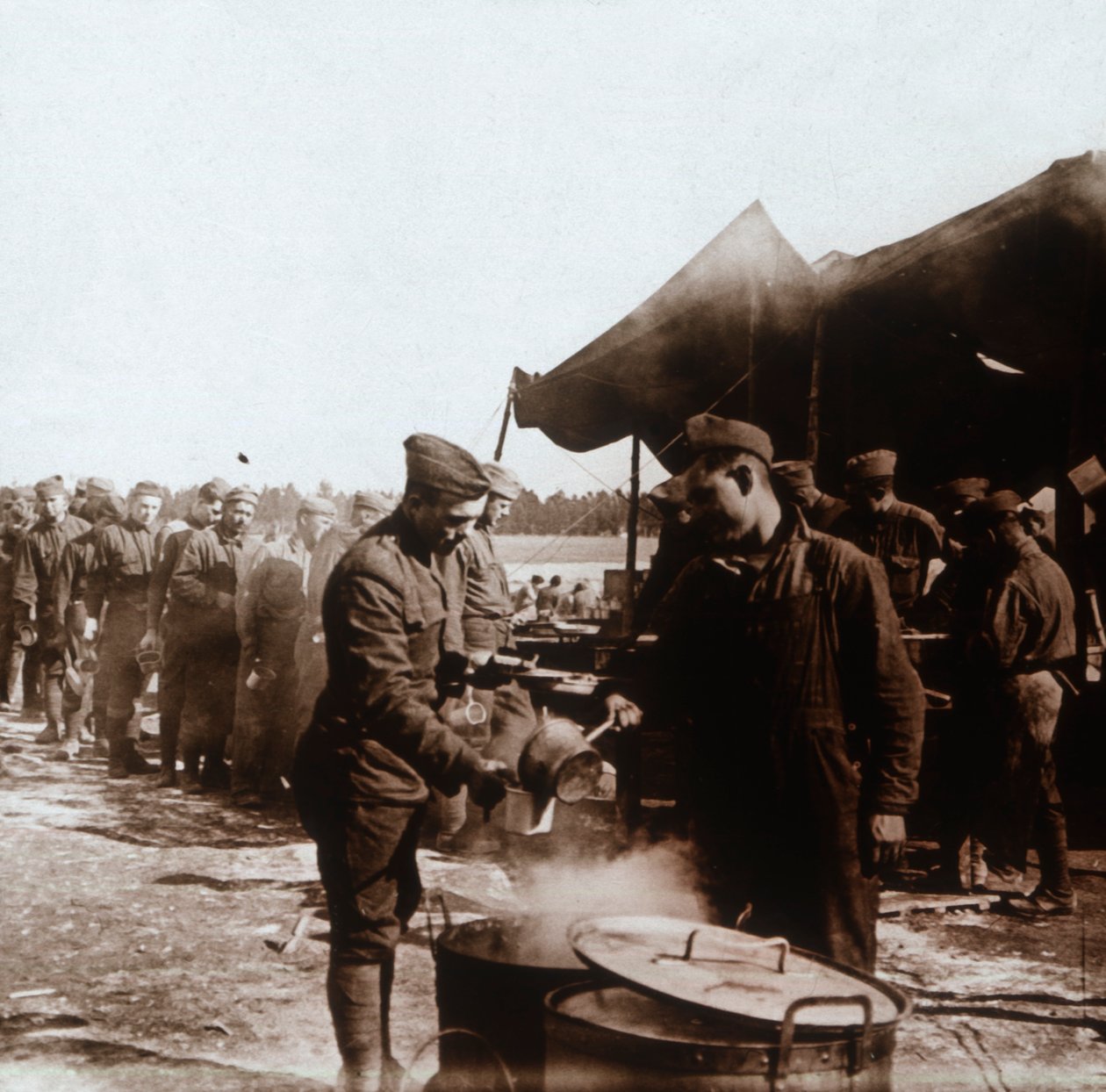 アメリカのキャンプ、メレット、フランス、c1914-c1918のフィールドキッチン。 作： 不明