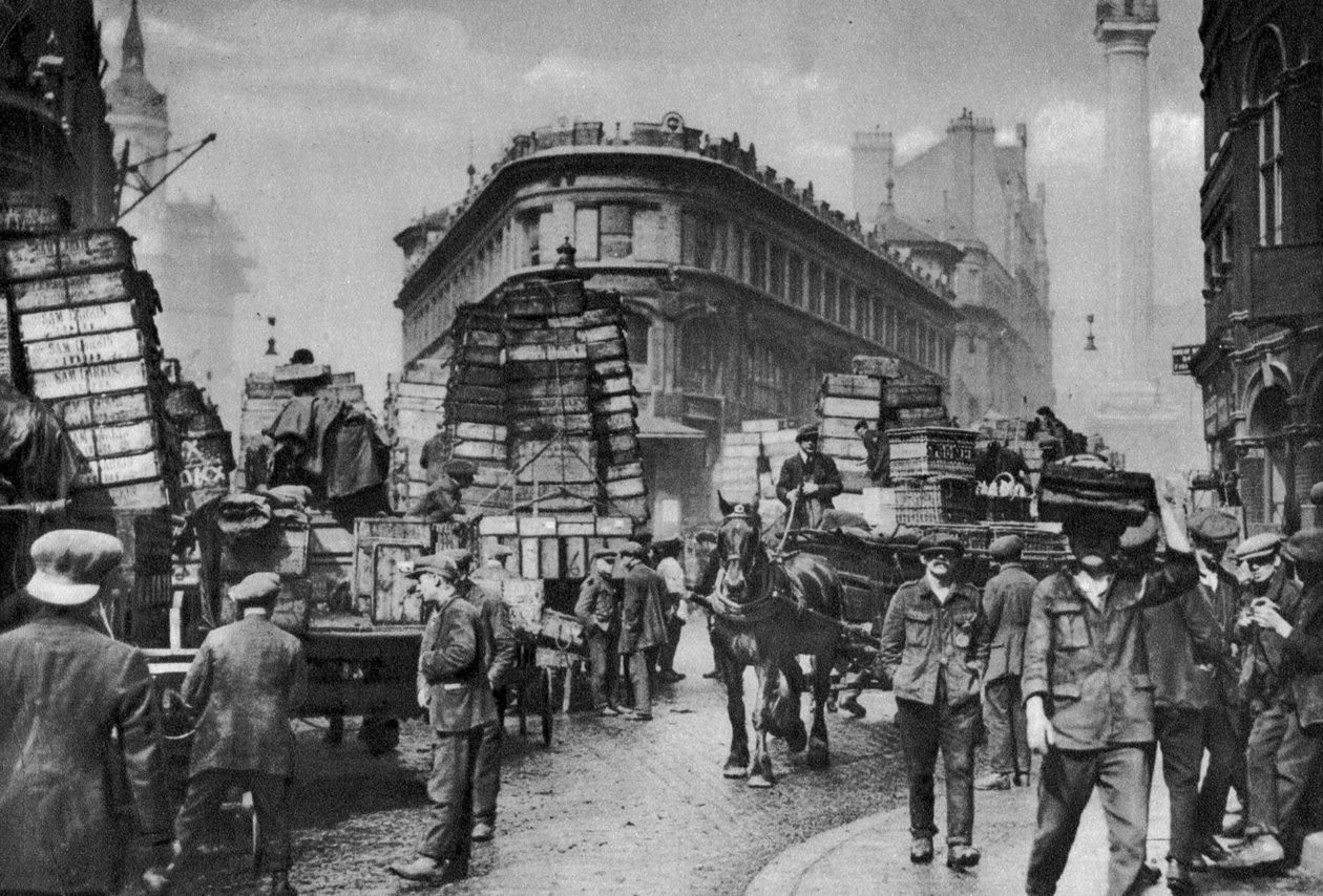 ロンドン、ビリングスゲートの魚のポーター、1926年〜1927年 作： 不明