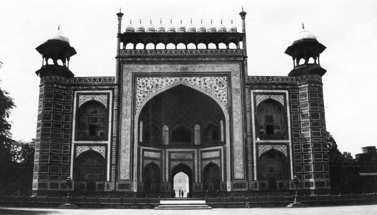1916〜1917年、インドのアグラにあるタージマハルへの玄関口 作： 不明