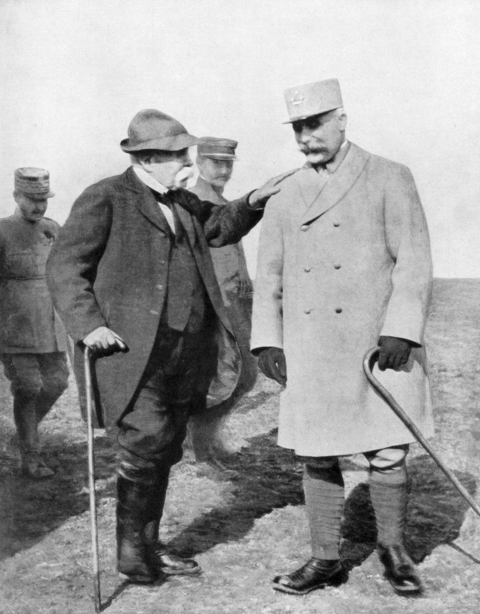 フィリップ・ペタン将軍とジョルジュ・クレマンソー、1926 作： 不明