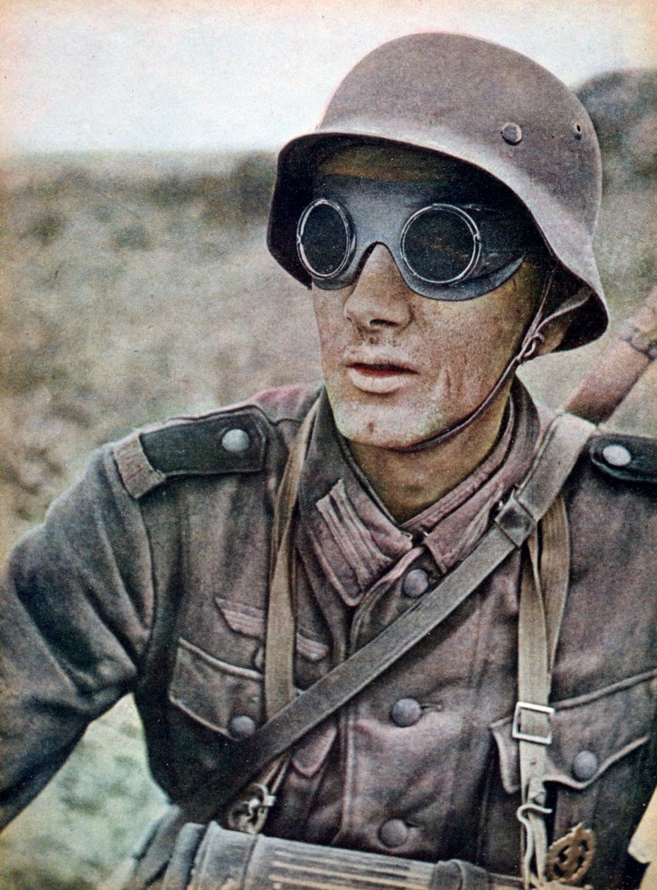 ロシアの東部に向かっているドイツのオートバイ隊員、1942 作： 不明