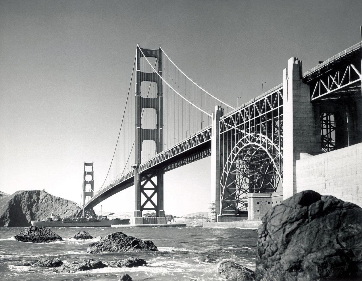 ゴールデンゲートブリッジ 1950年、カリフォルニア州（モノクロ写真 作： 不明