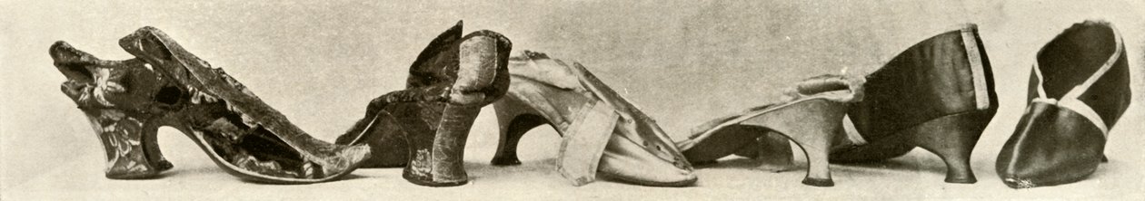 スリッパのグループ1735、1770および1780、1937。 作： 不明