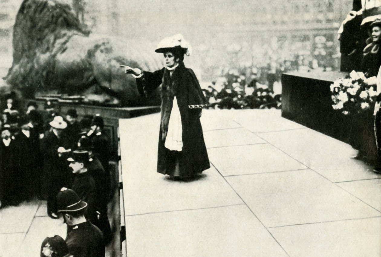 トラファルガースクエアで話すジェニーベインズ、1908年、1947年。 作： 不明
