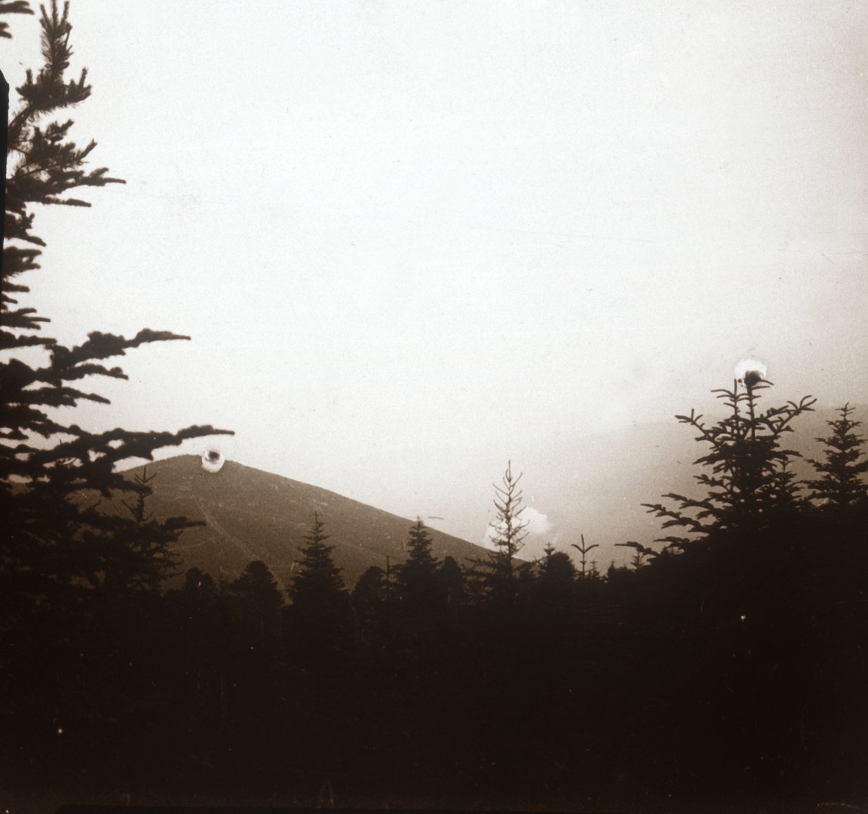 風景、遠くの煙、アルザス、c1914-c1918 作： 不明