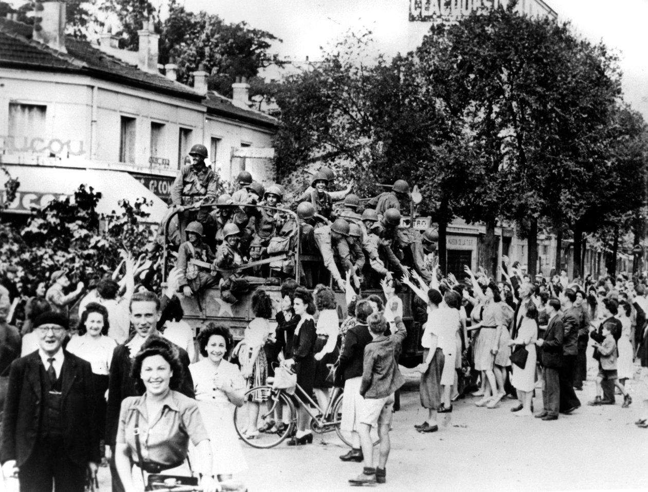1944年8月のパリ解放 作： 不明