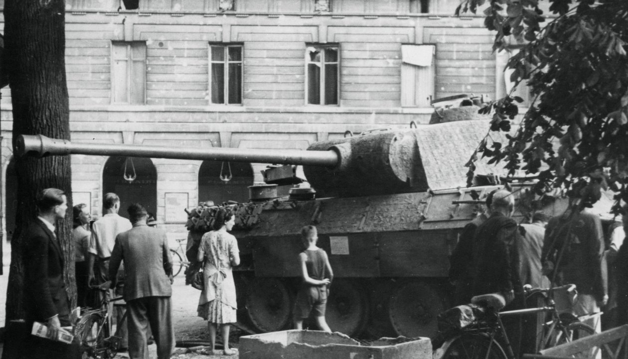 1944年8月のパリ解放 作： 不明
