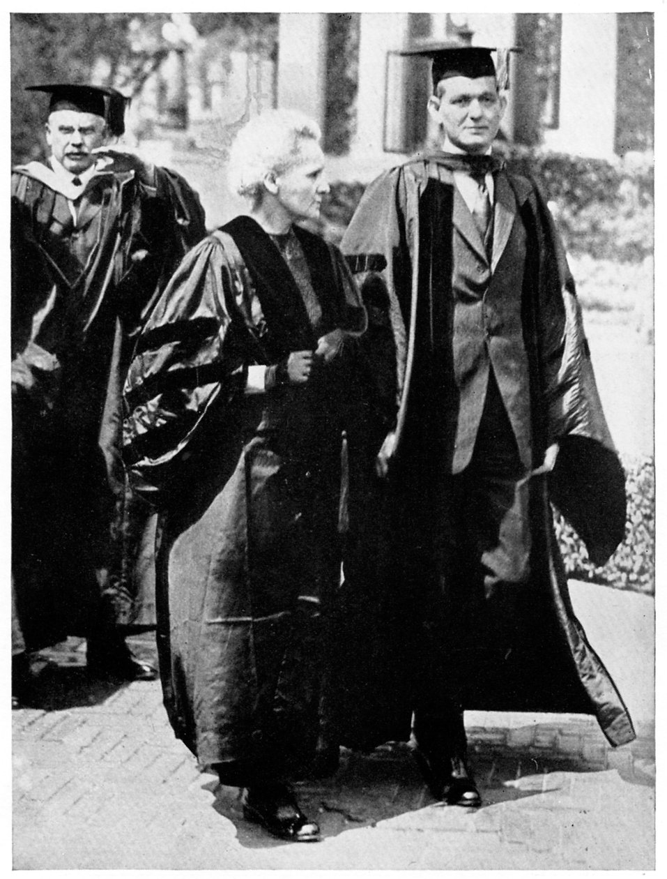 1921年にポーランド生まれのフランスの物理学者、マリーキュリー。 作： 不明