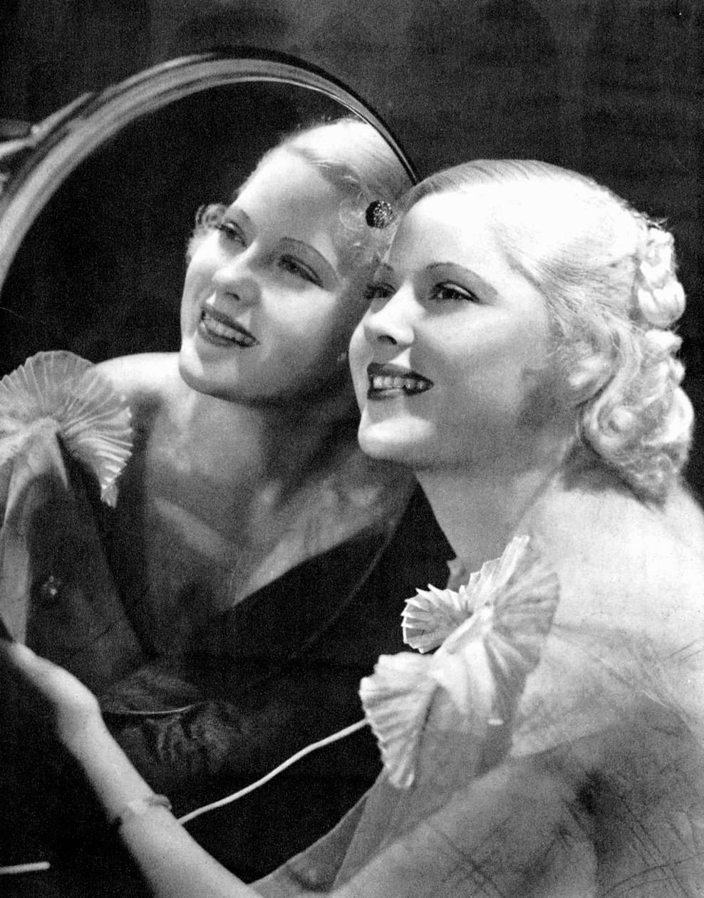 メアリーカーライル、アメリカの女優、歌手、1934年〜1935年 作： 不明