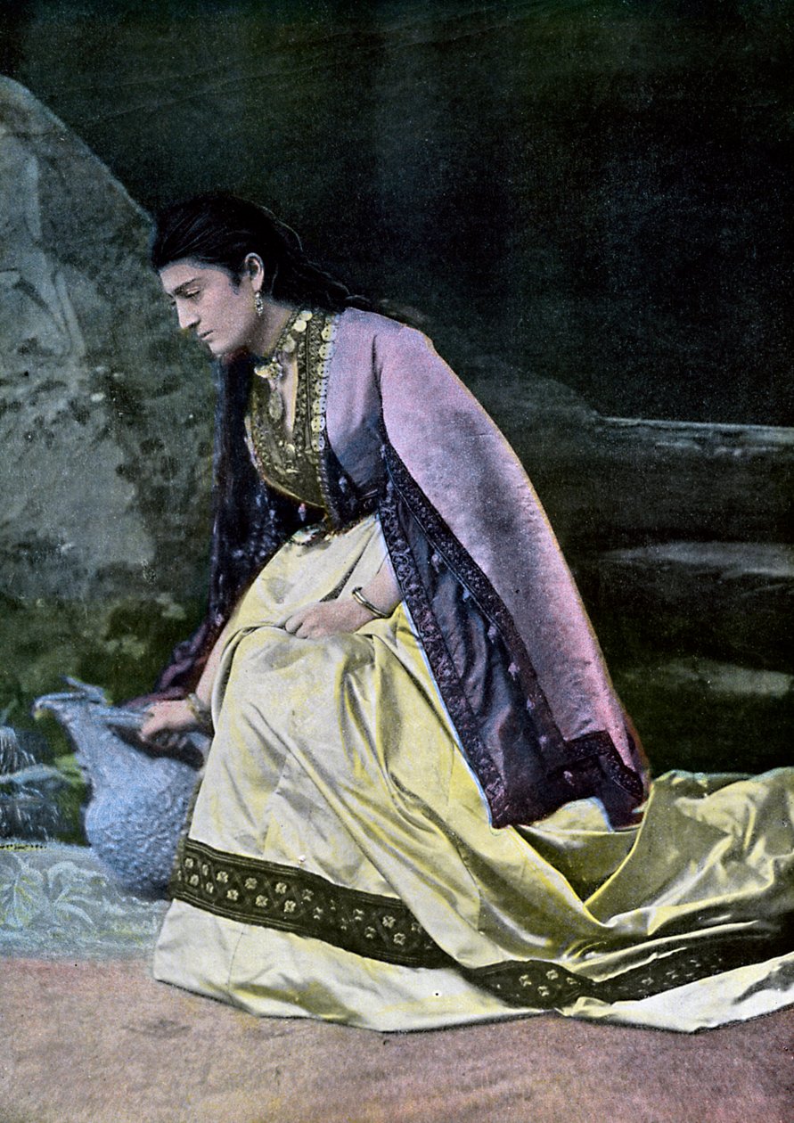 水を集めるミンレリエンの女性、c1890 作： 不明