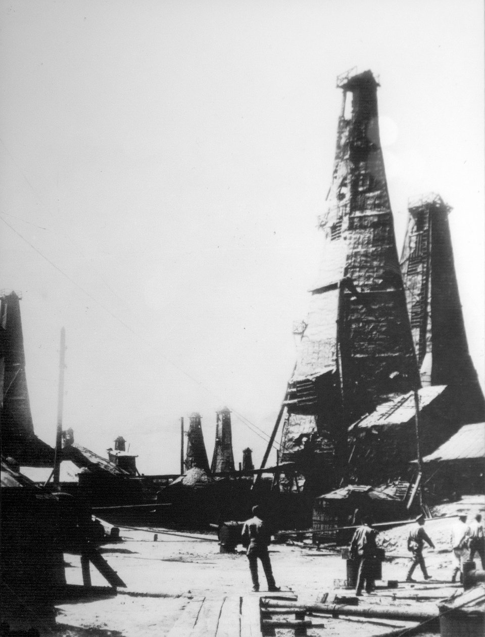 ロシアのバクーでの石油抽出、c1903-c1906。 作： 不明