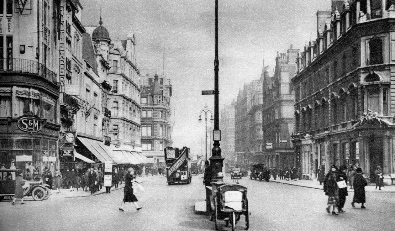 ロンドン、オックスフォードストリート、1926年 作： 不明