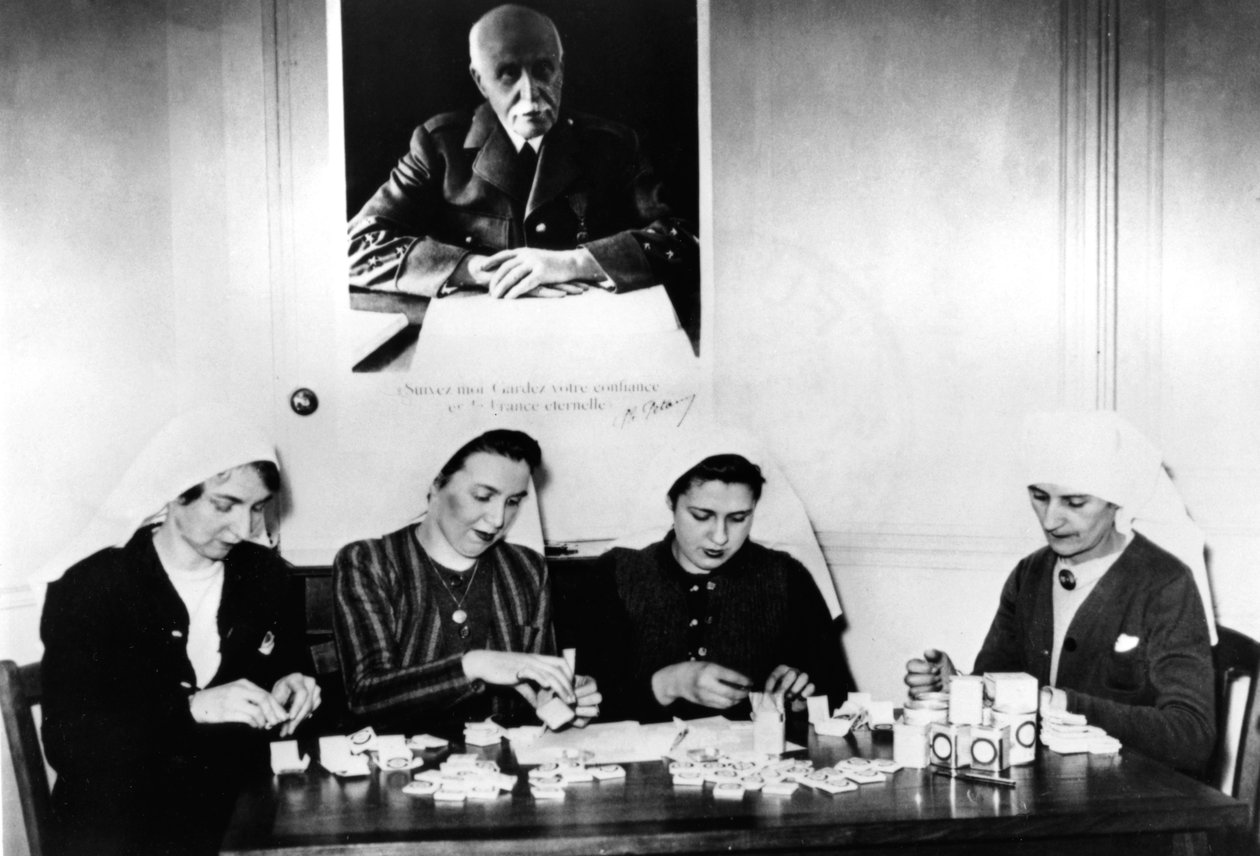 ビタミンスイーツの準備、ドイツ占領下のフランス、1940年〜1944年 作： 不明