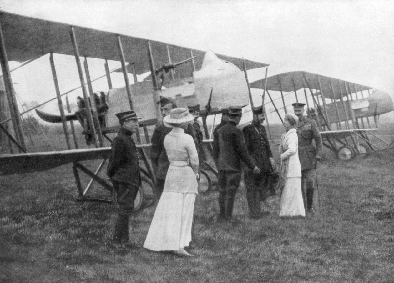 同盟のパイロットを訪問したベルギーのエリザベス女王、c1915 作： 不明