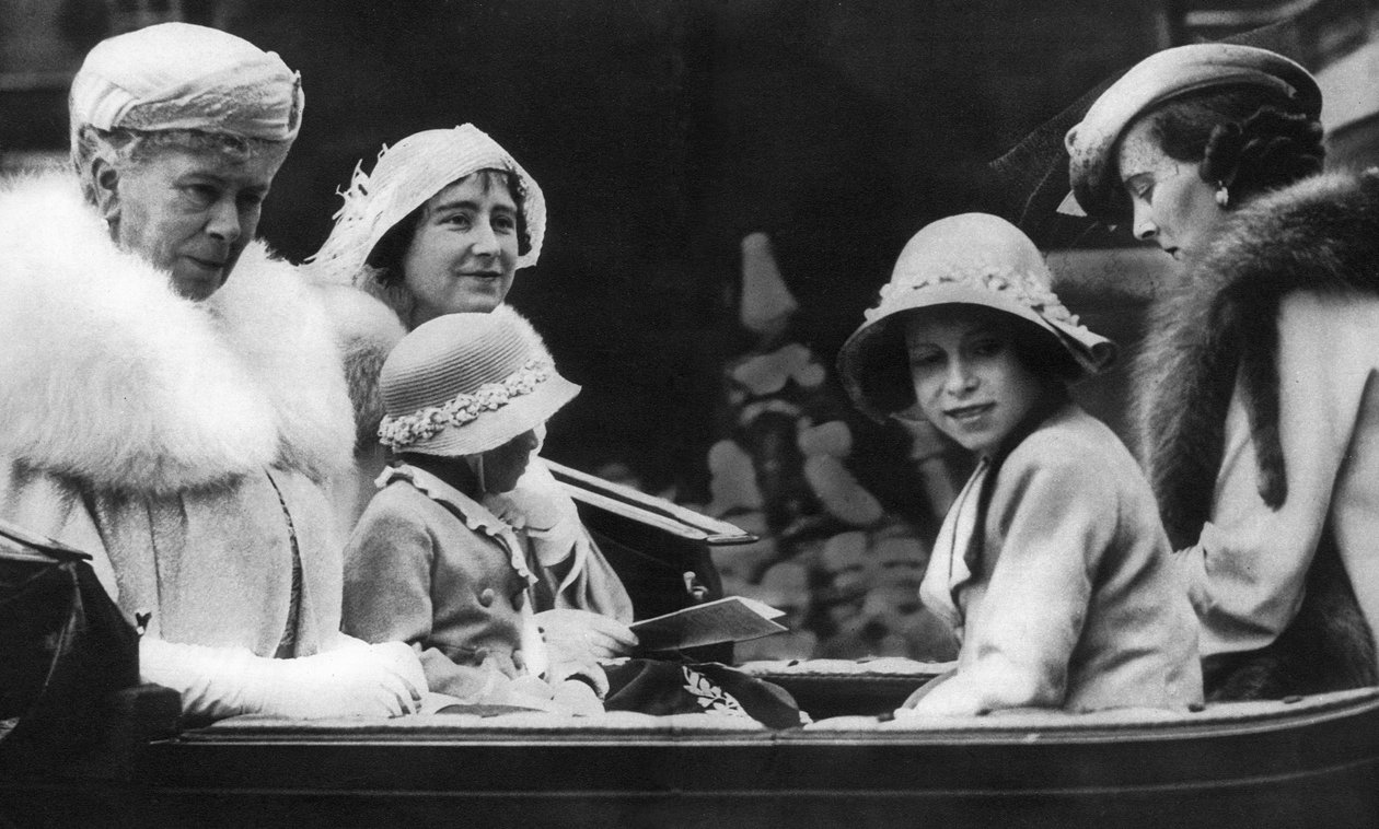 メアリー女王とその嫁と孫、1936年 作： 不明