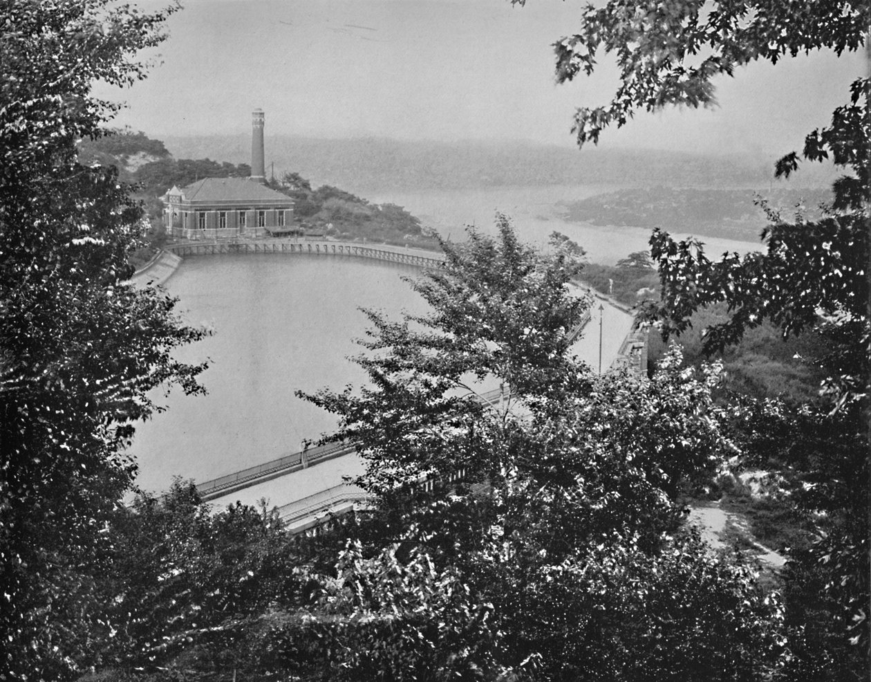 貯水池、エデンパーク、シンシナティ、オハイオ、c1897。 作： 不明