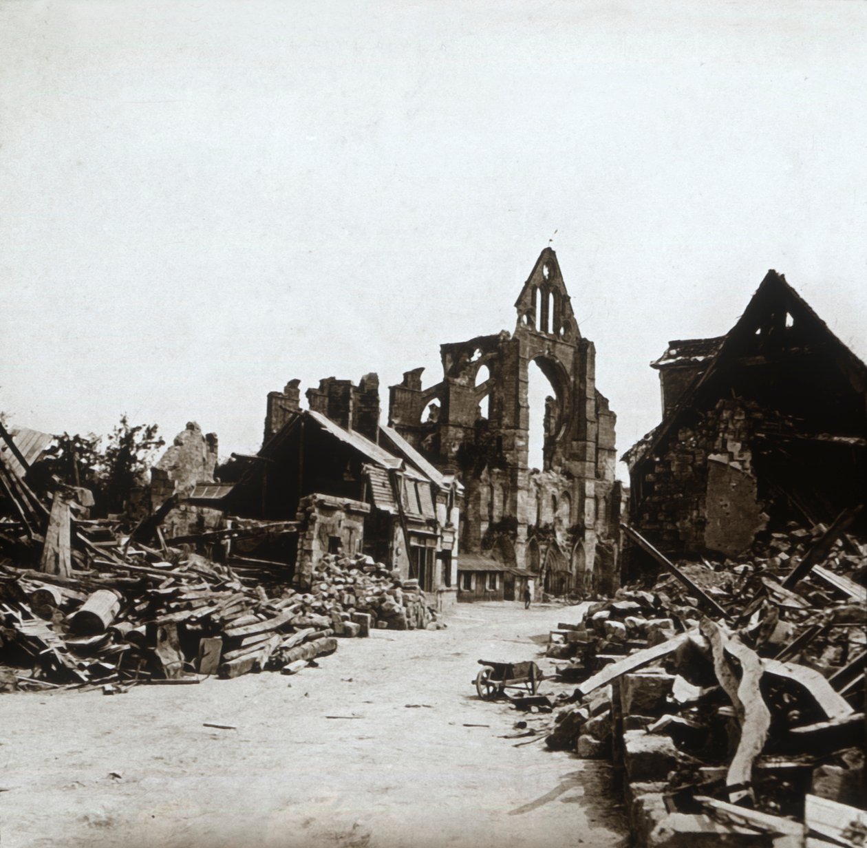 遺跡、フランス北部、クラオンヌ、c1914-c1918 作： 不明