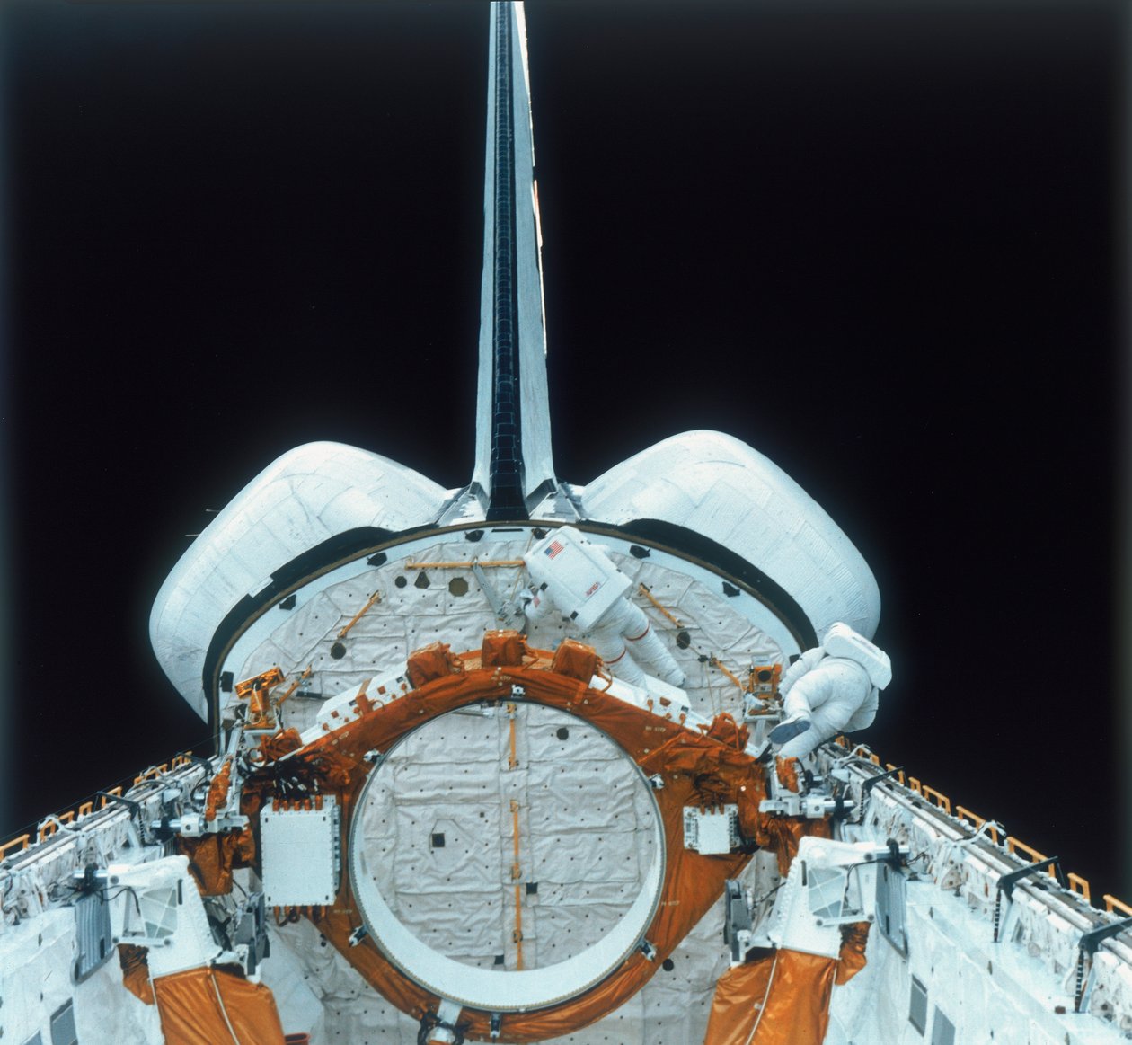 1980年代のEVAのスペースシャトル宇宙飛行士 作： 不明