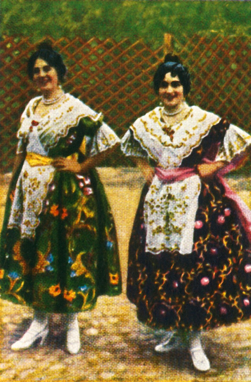 伝統的な衣装を着たスペインの女性、c1928。 作： 不明