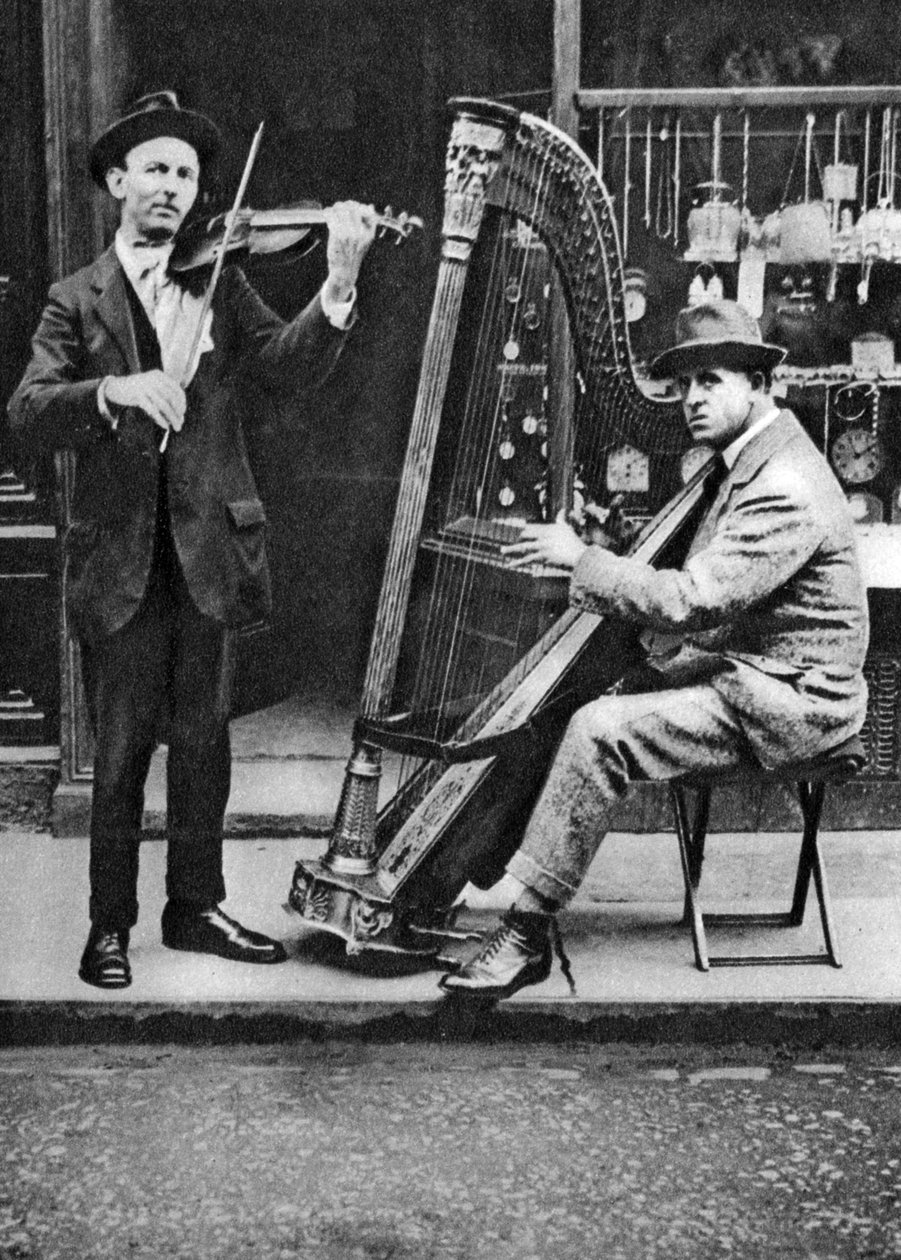 ストリートミュージシャン、ロンドン、1926-1927 作： 不明