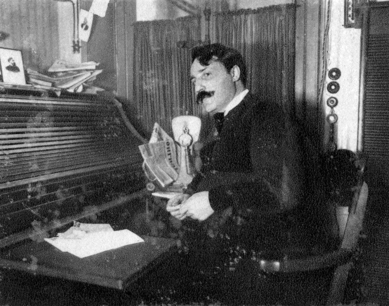 セオドア・ボトレル、フランスのシンガーソングライター、1911 作： 不明