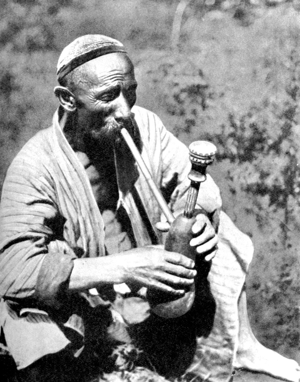 ウズベキスタン人の喫煙カリアン、サマルカンド、1936 作： 不明