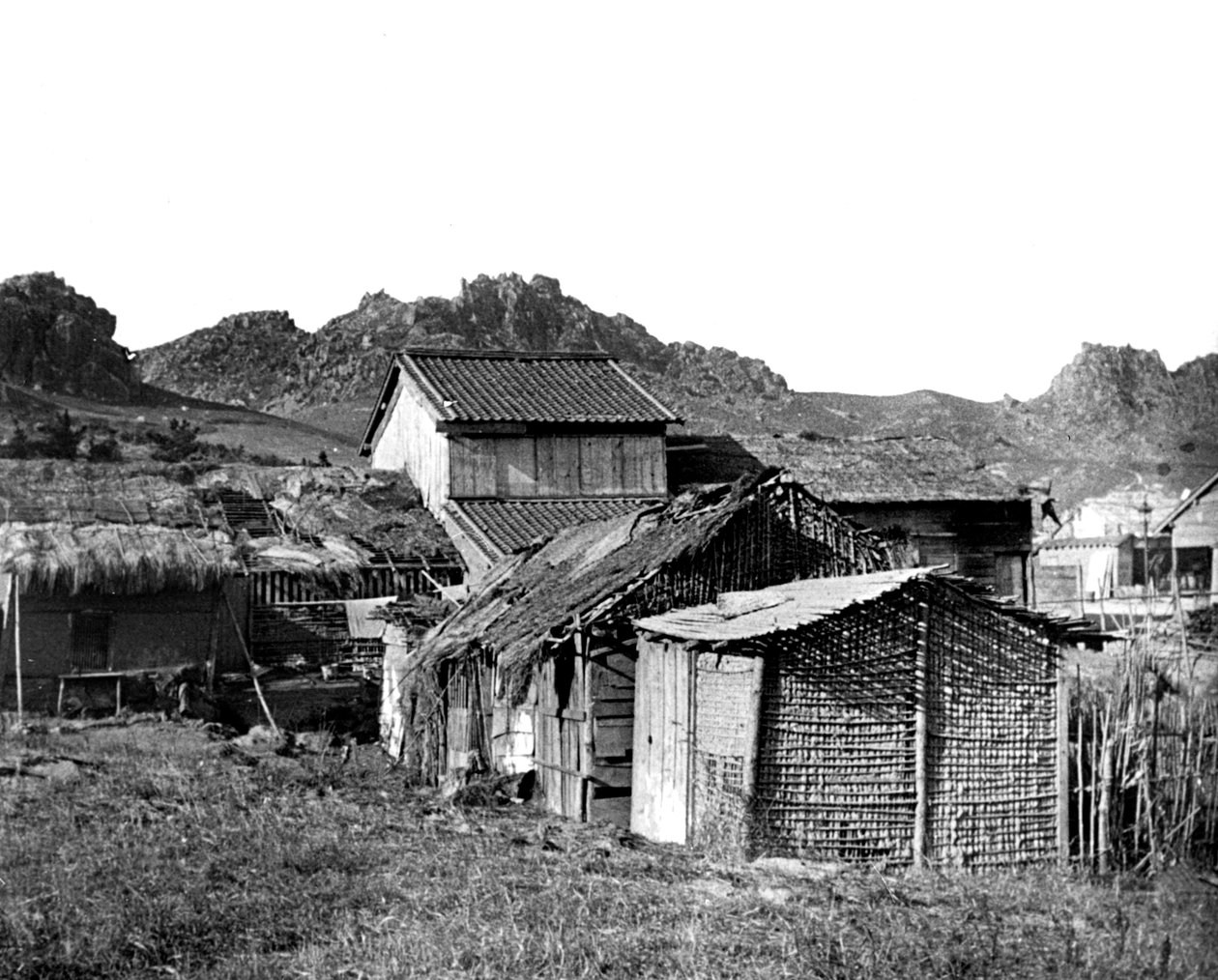 韓国の村の小屋、1900 作： 不明