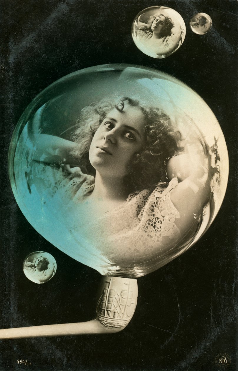 バブルに映る女性、はがき、c1890-c1909 作： 不明