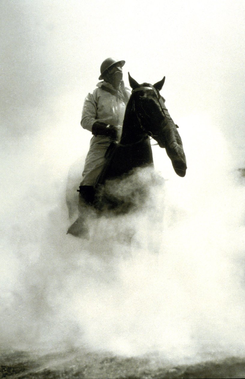 アメリカ陸軍化学戦争局のジョセフ・レビン軍曹、1930-35年頃 作： 不明不明