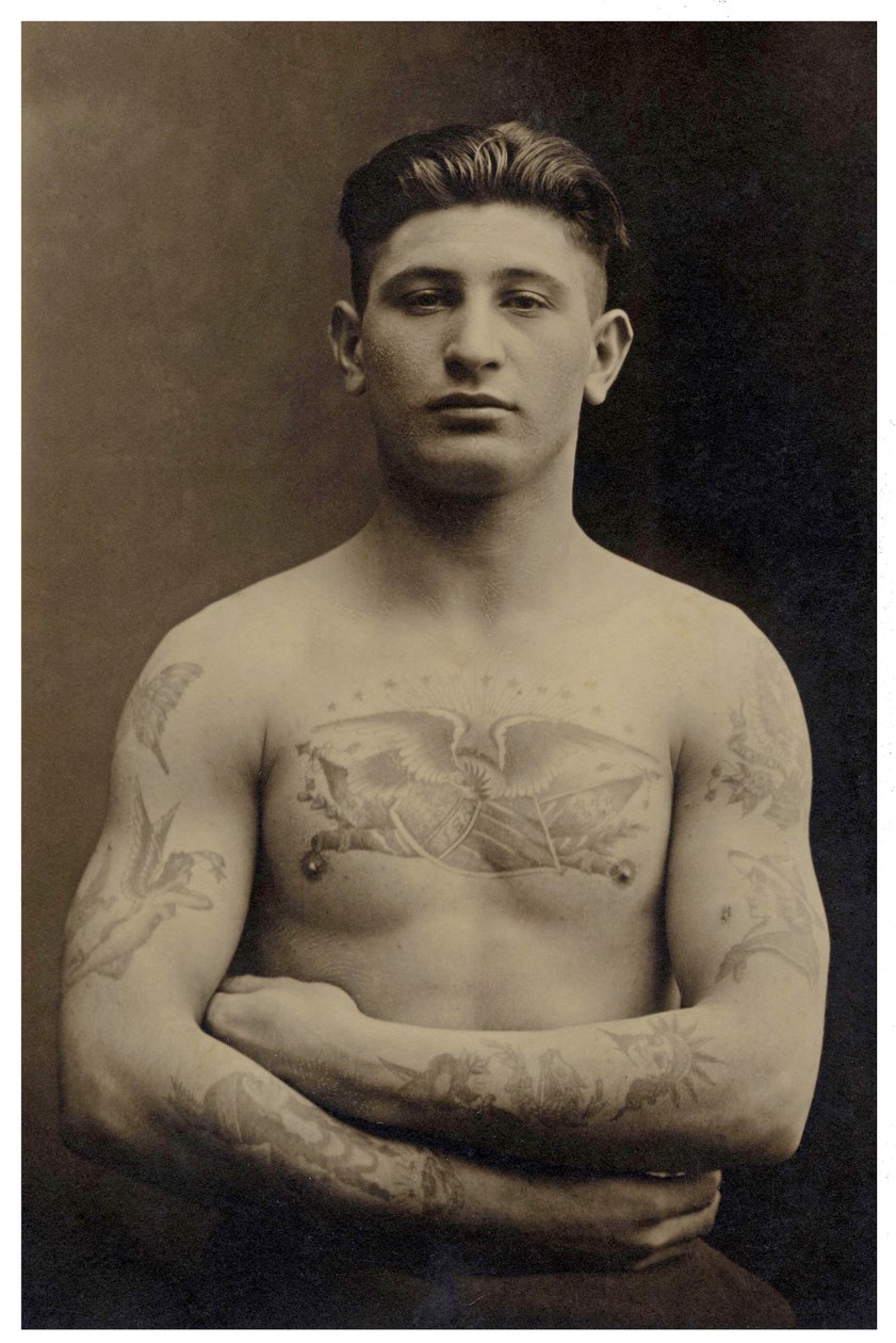 入れ墨されたアメリカ人兵士c.1915の肖像 作： 不明不明
