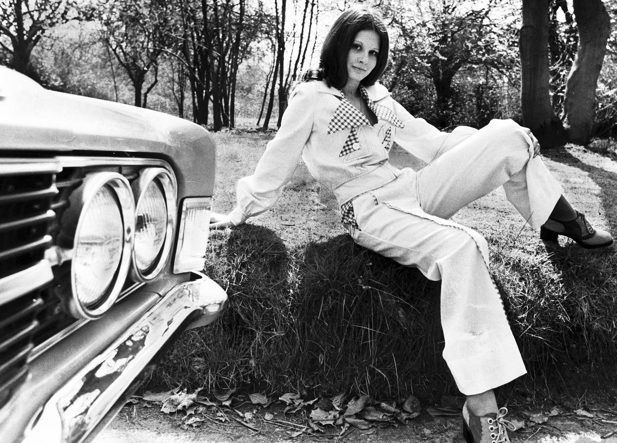 トラウザー・スーツ（1972年4月 作： 不明
