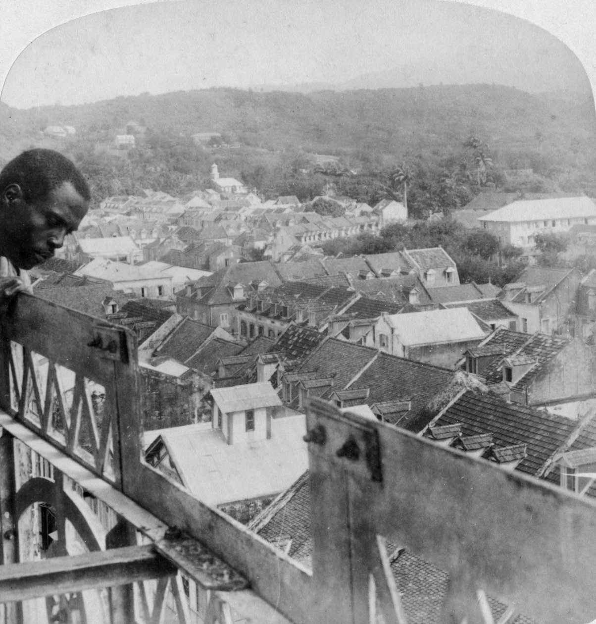 フォールドフランス、マルティニーク島、1902年。 作： アンダーウッドとアンダーウッド