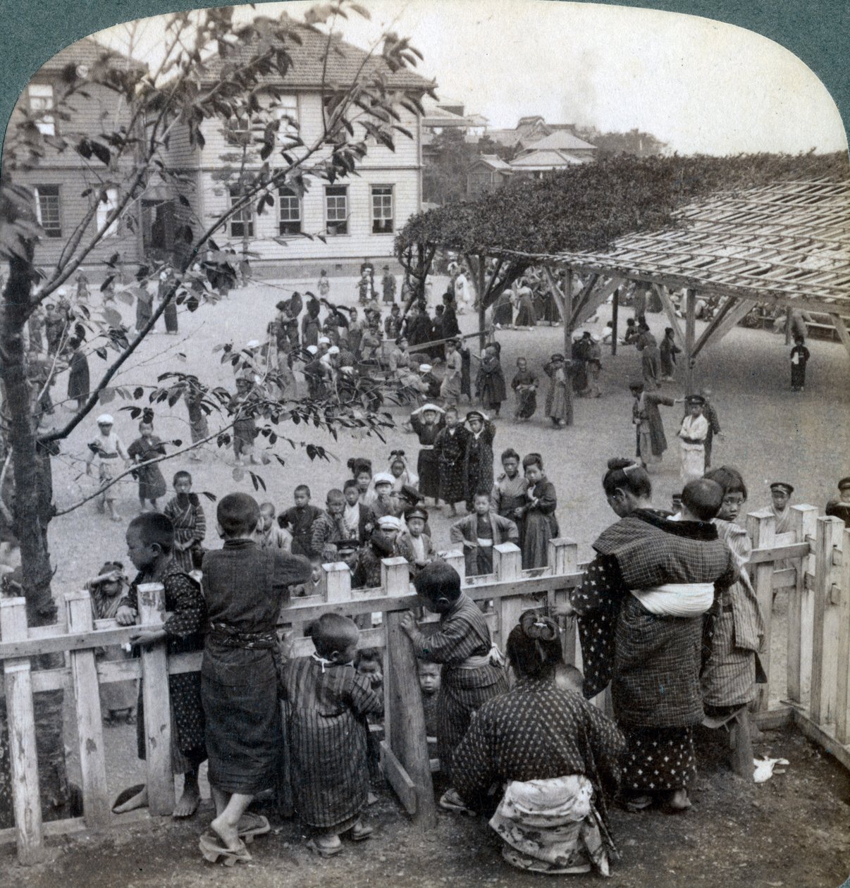 校舎と敷地、横浜、1904 作： アンダーウッドとアンダーウッド