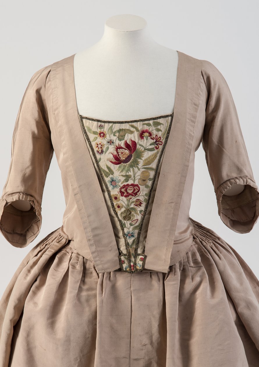 赤と青の絹糸刺繍ストマッカー、1740年代（絹） 作： 不明不明