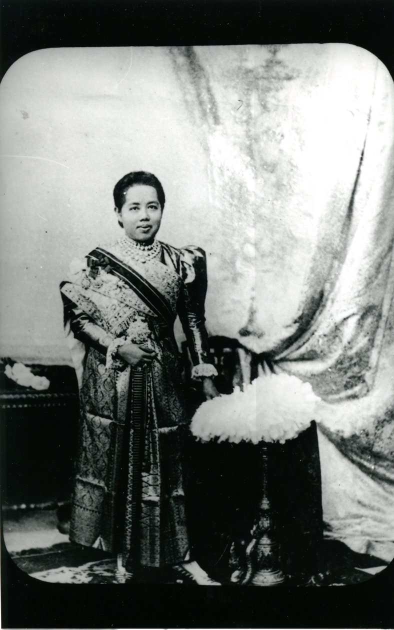 サオババ・ポンスリー王妃、1880年頃（モノクロ写真 作： 未知の写真家