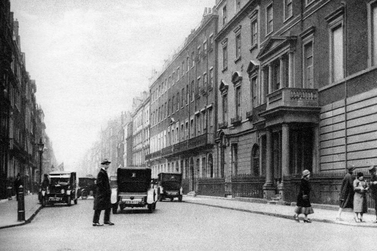ハーレー・ストリート、ロンドン、1926年から1927年。 作： ホイフィン
