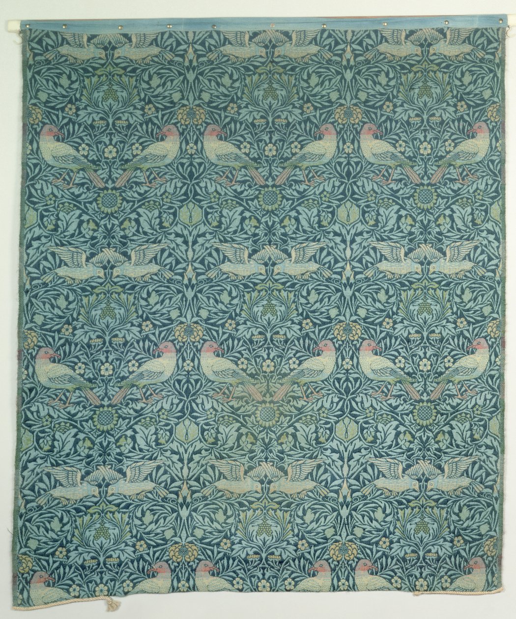「Dove and Rose」ファブリックデザイン、1879年頃（テキスタイル） 作： ウィリアム・モリス