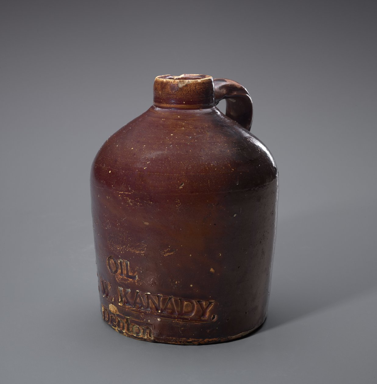 クォートジャグ、c。 1890-1905（すべり釉石器） 作： ウィリアム（attr.to）ウィルソン