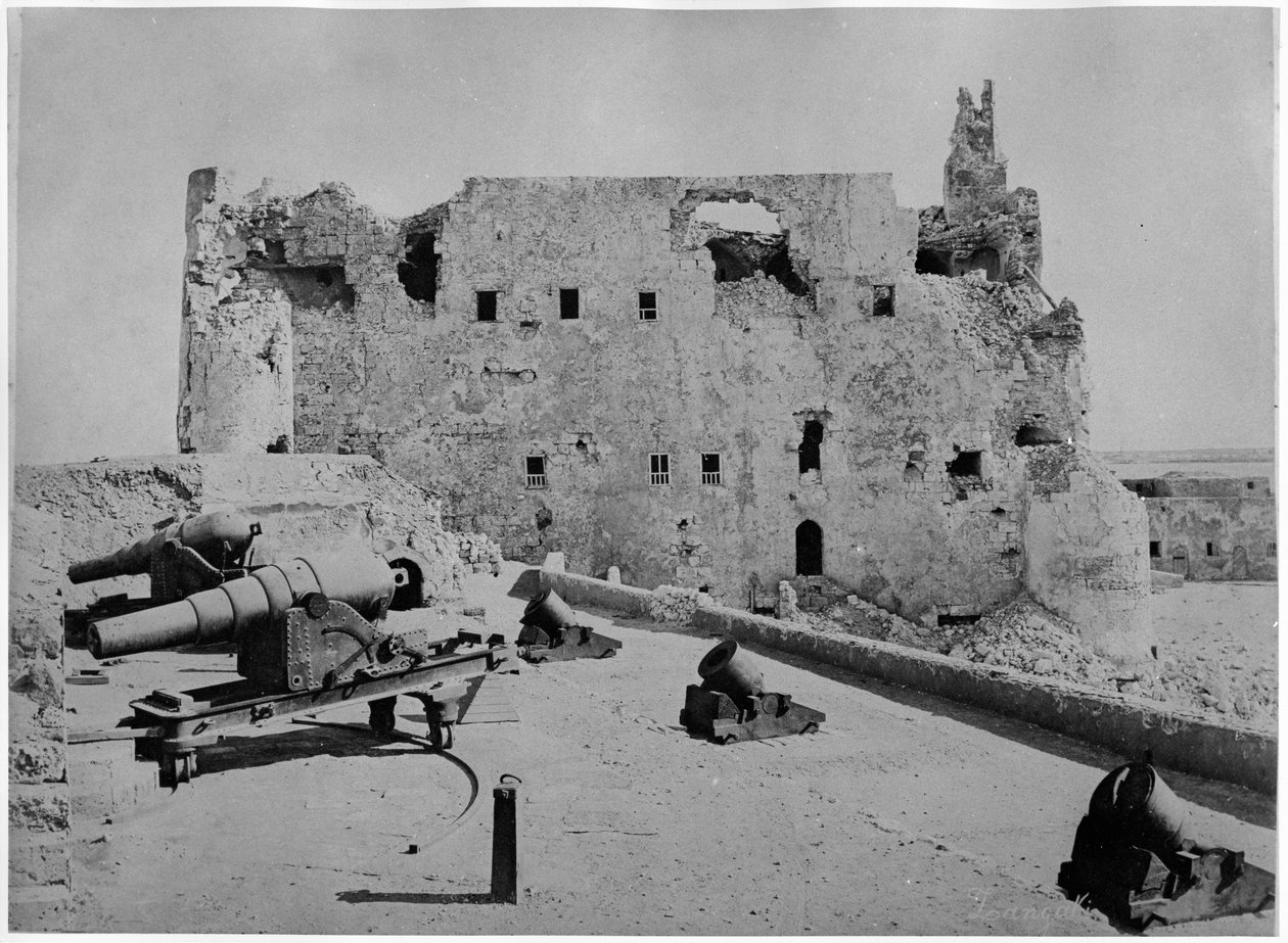 アレクサンドリア爆撃後のケイトベイ要塞、1882年 作： ザンガキ兄弟