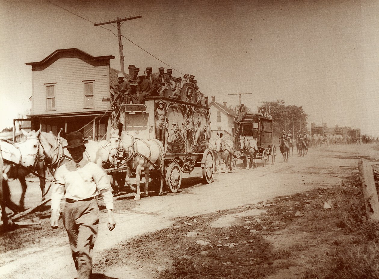 サーカスが町にやってくる、1905年頃（写真） 作： 。 。