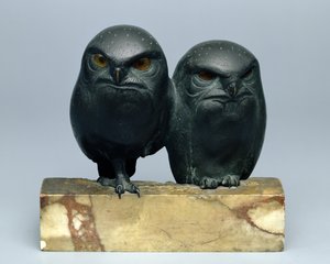 2匹のフクロウ、1903年から2004年（ブロンズとオニキス）