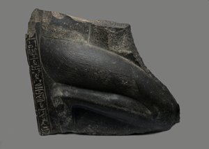 紀元前1281-1277年、カエムワセットのひざまずく像