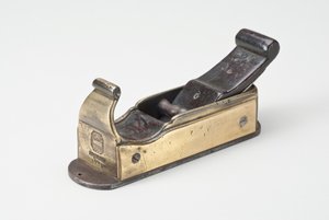 マイタープレーン、1739年（ガンメタル、スチール、ローズウッド）
