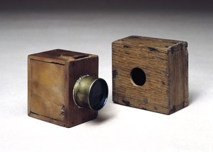 ネズミ捕りカメラ2台、c.1835（木）